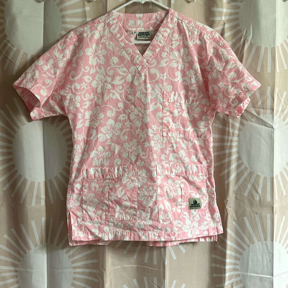 Hawaiian print scrub top